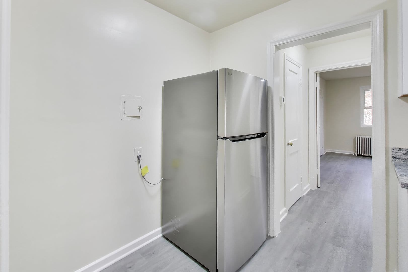 Takoma Park Apartment: 8318 Roanoke Ave