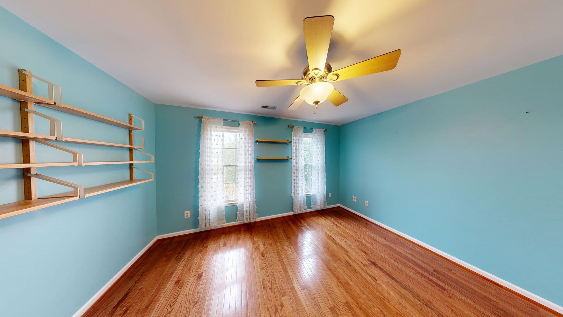 Ashburn House: 43799 Abbott Place