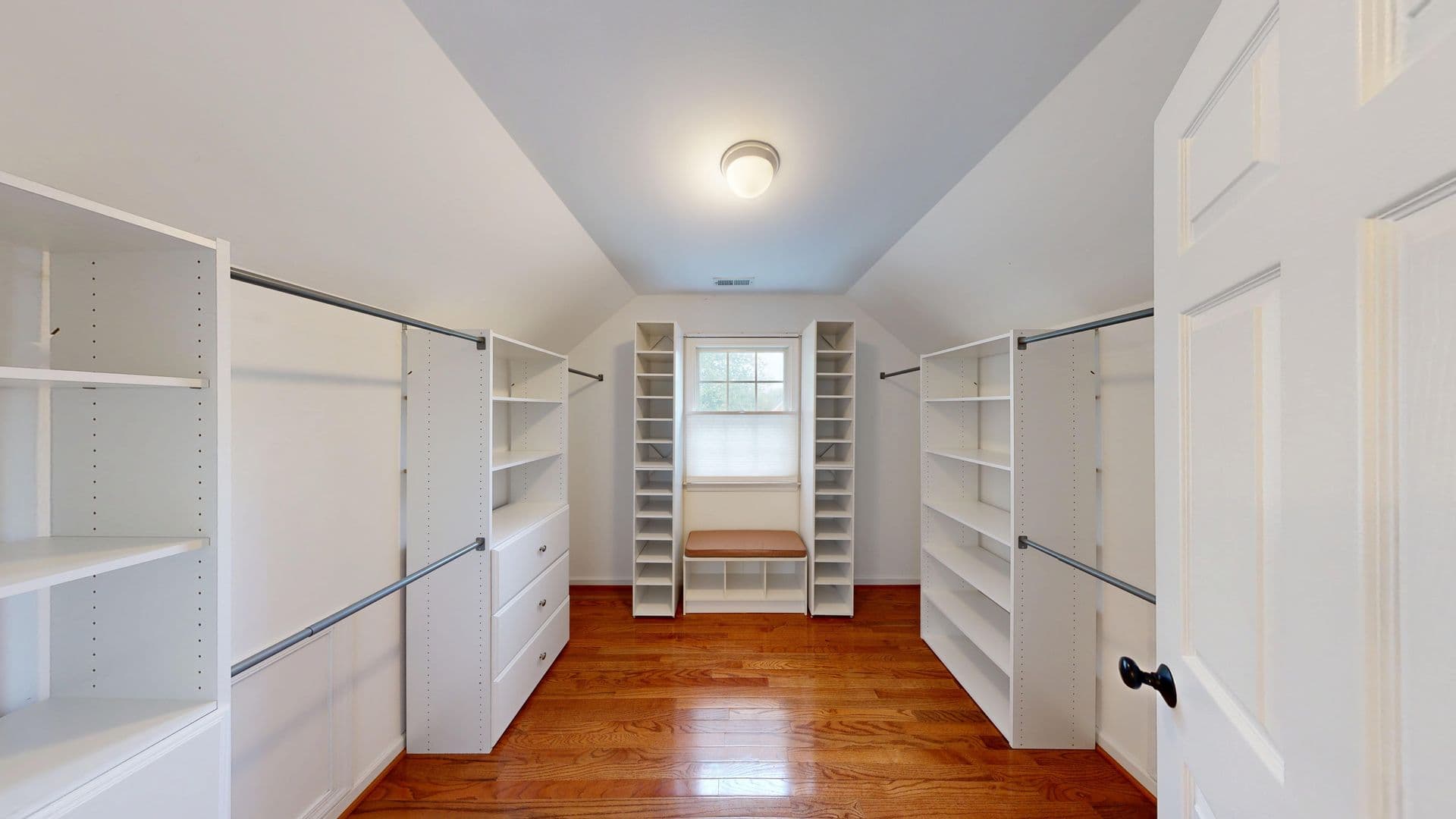 Ashburn House: 43799 Abbott Place