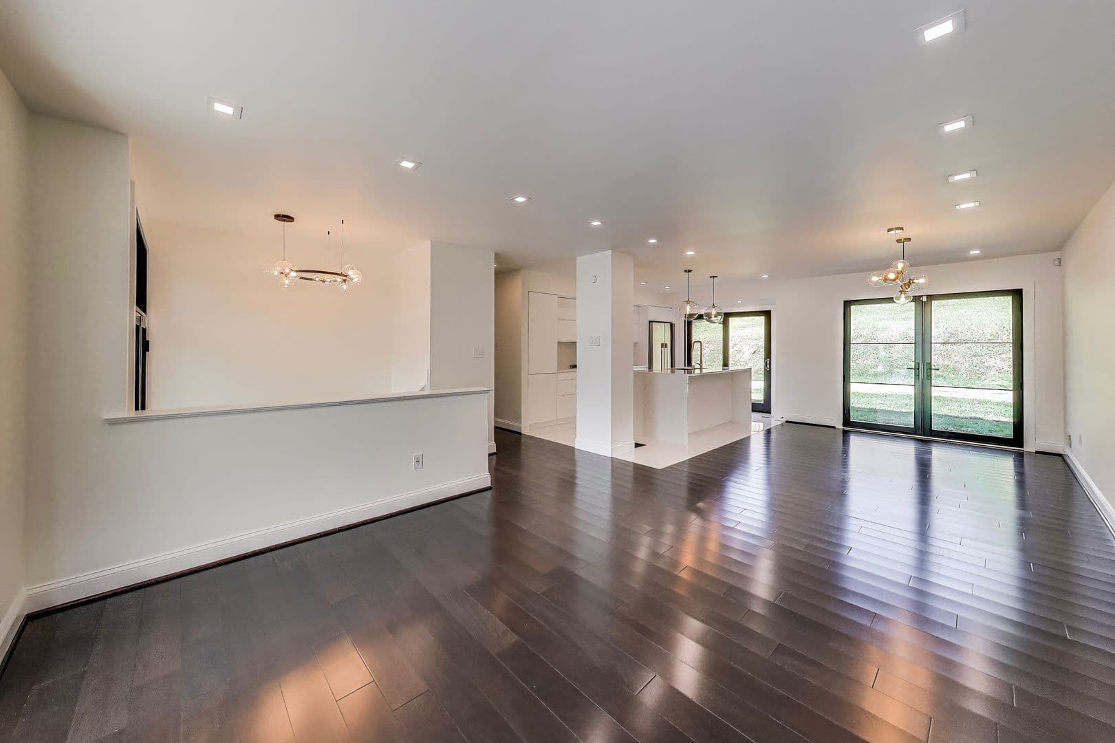 Kensington House: 3715 Astoria Rd