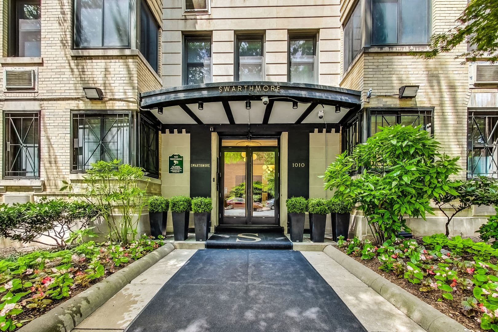 Washington Condo: 1010 25th St NW