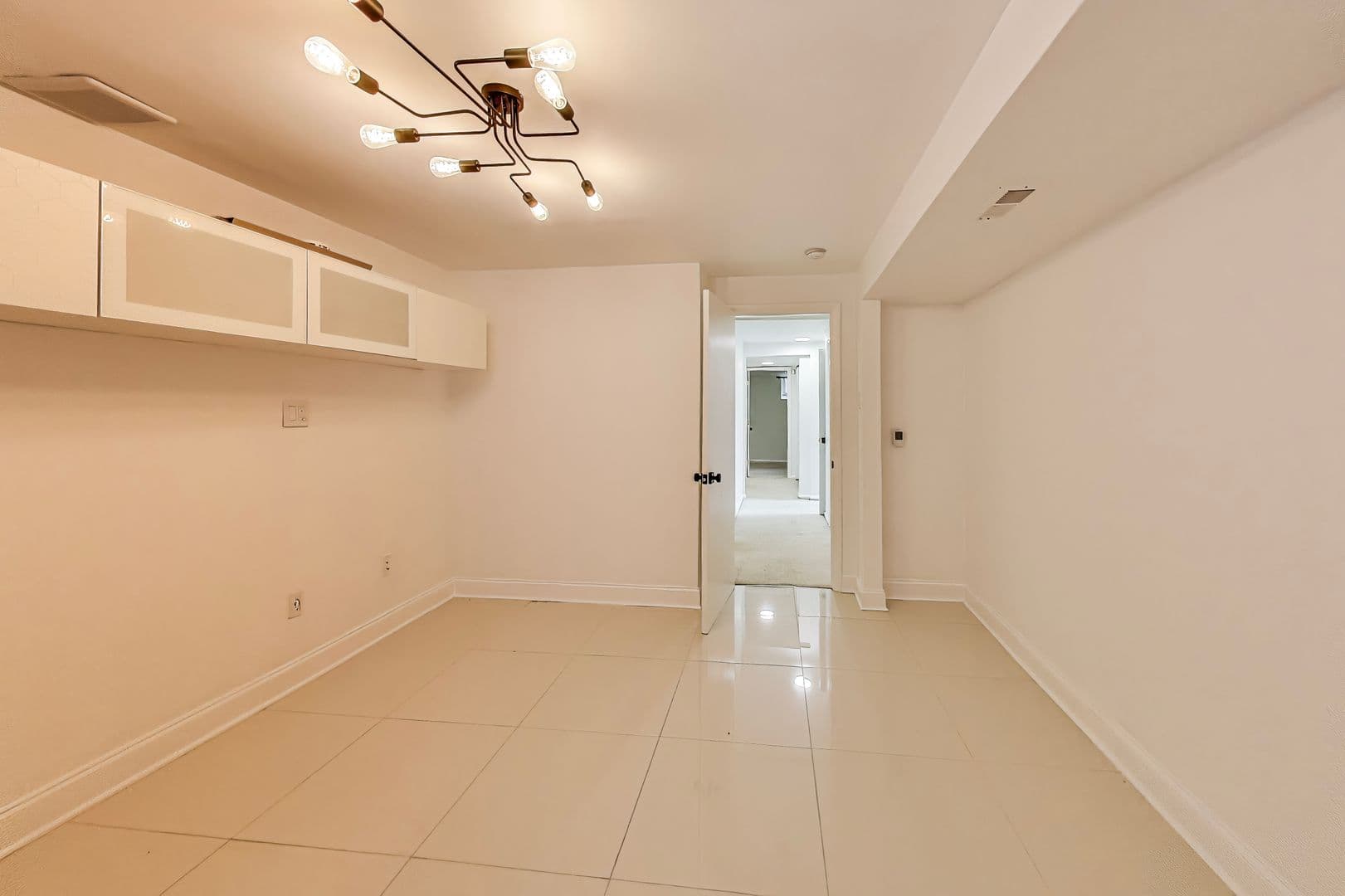 Kensington House: 3715 Astoria Rd