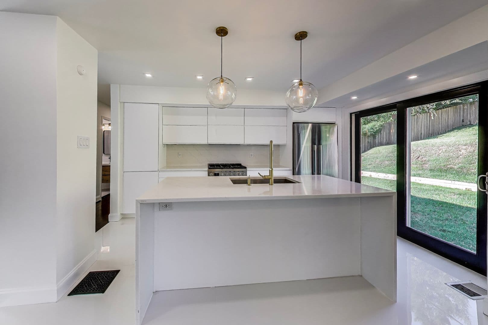 Kensington House: 3715 Astoria Rd
