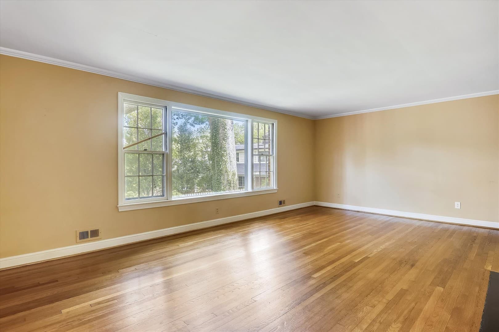 Chevy Chase House: 3303 Winnett Road