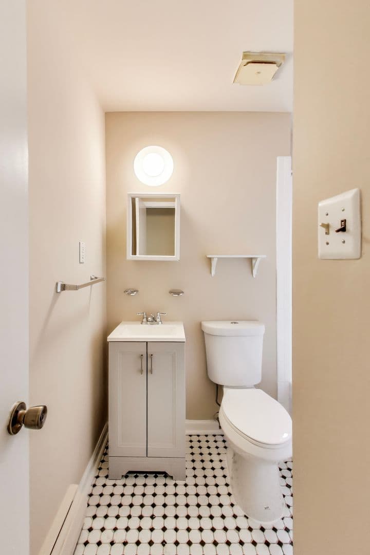 Washington Apartment: 66 V Street NW