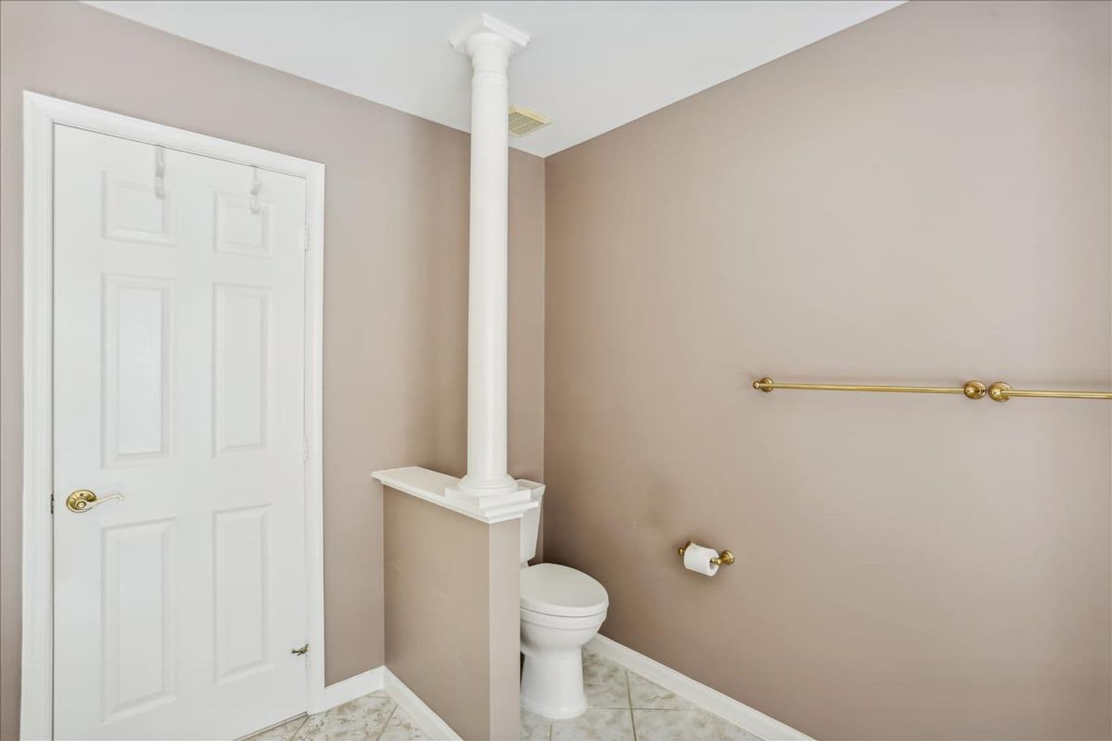 Potomac House: 8931 Falls Farm Dr