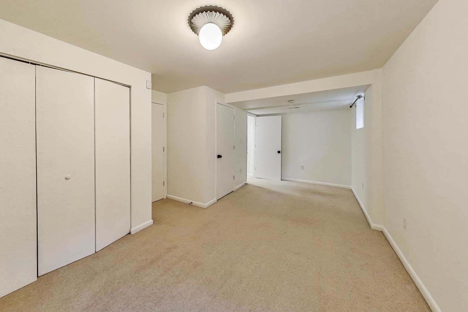 Kensington House: 3715 Astoria Rd