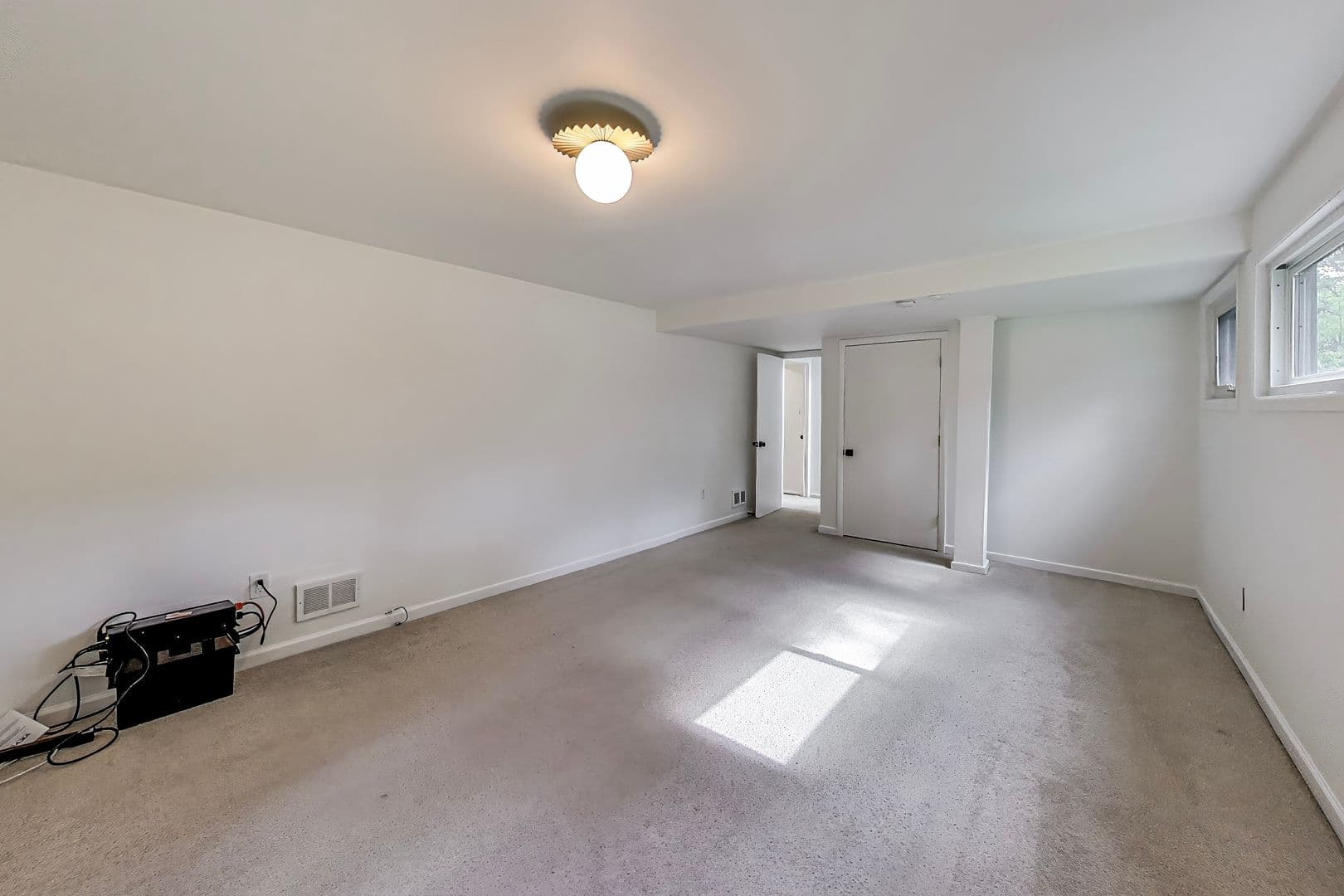 Kensington House: 3715 Astoria Rd