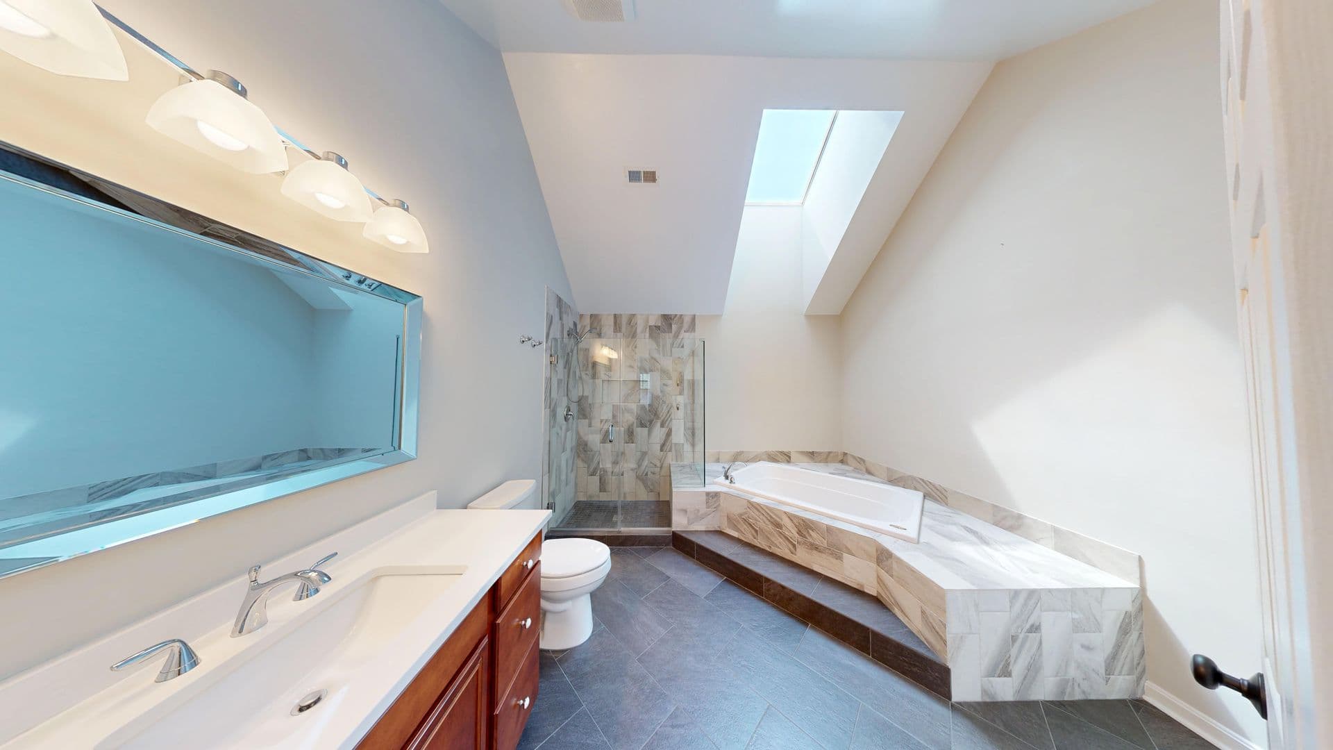 Ashburn House: 43799 Abbott Place