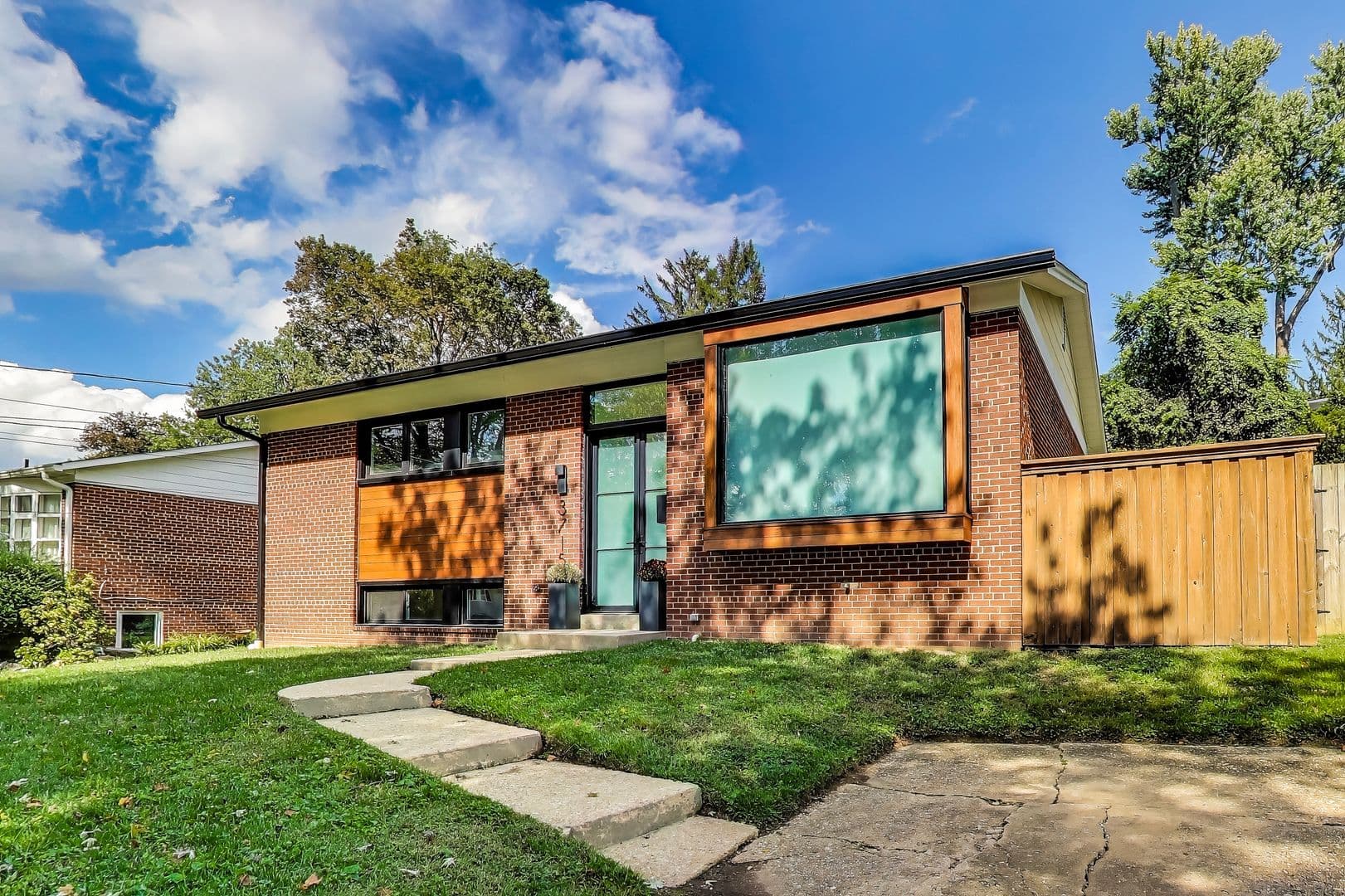 Kensington House: 3715 Astoria Rd
