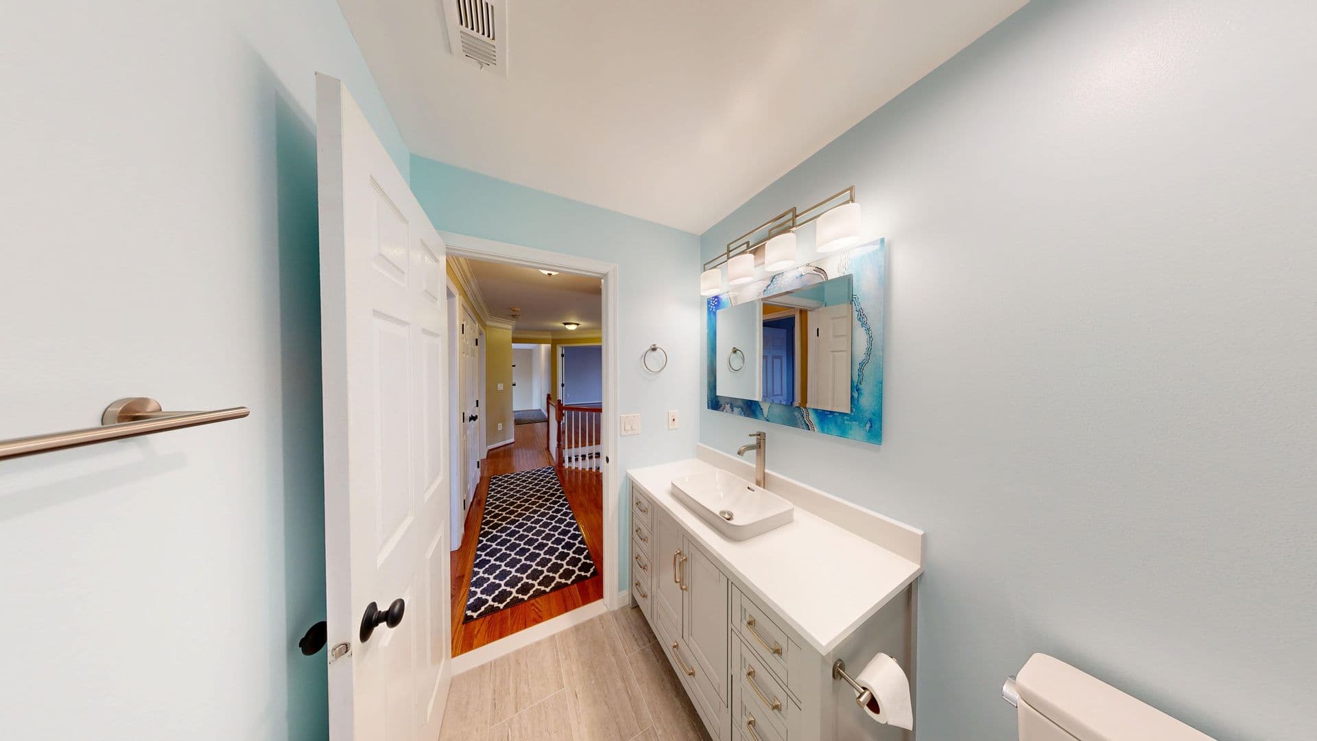Ashburn House: 43799 Abbott Place