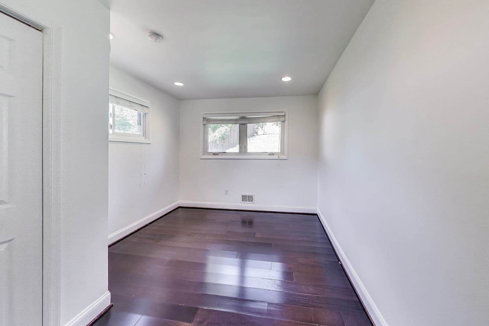 Kensington House: 3715 Astoria Rd