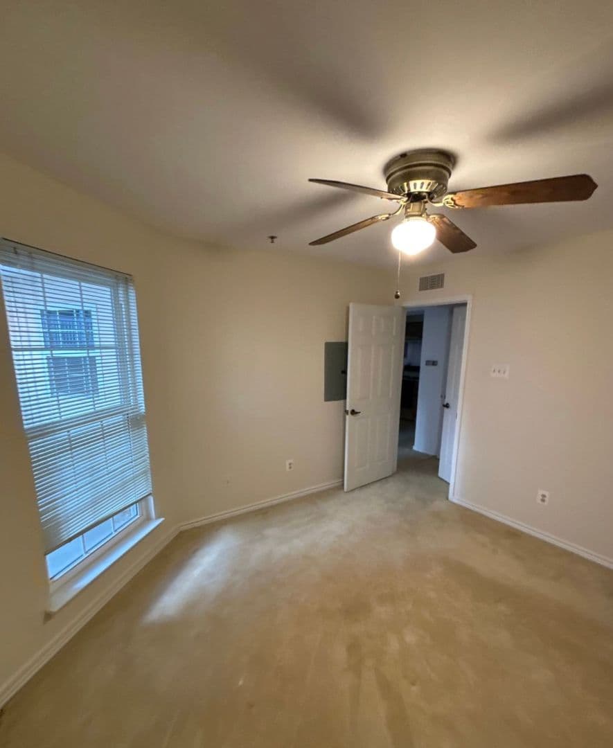 Mclean Condo: 1504 Lincoln Way