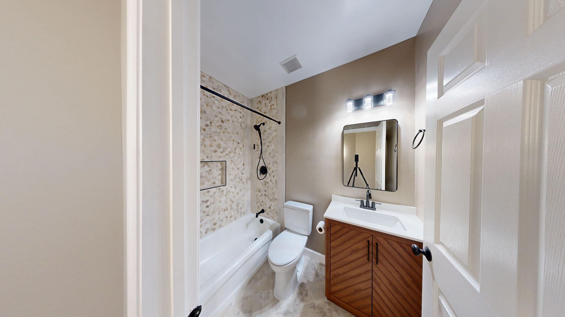 Ashburn House: 43799 Abbott Place