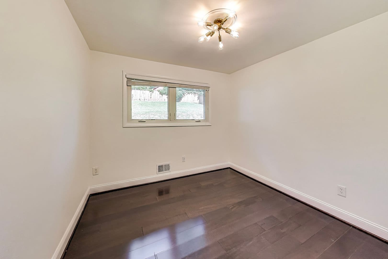 Kensington House: 3715 Astoria Rd