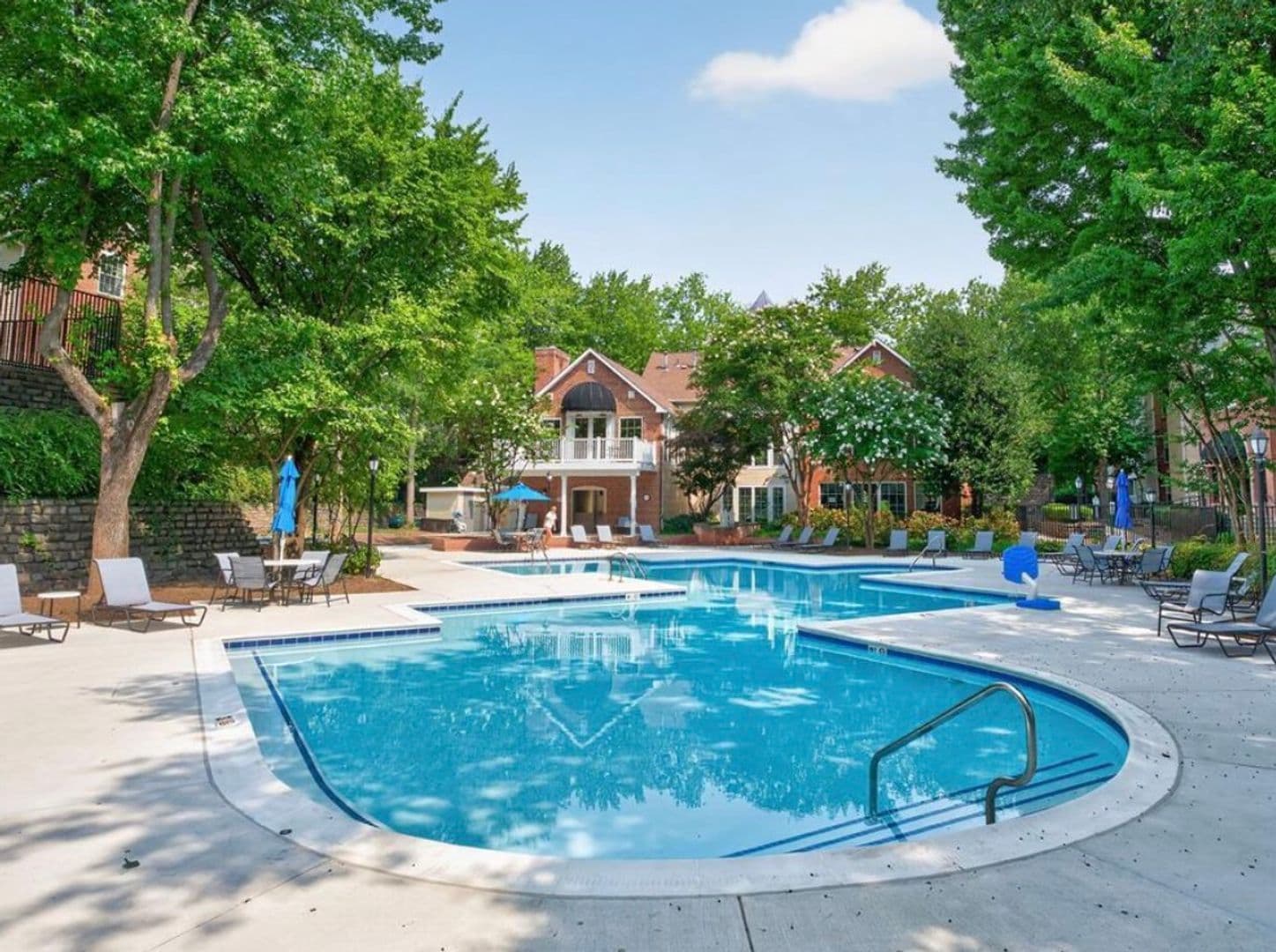 Mclean Condo: 1504 Lincoln Way
