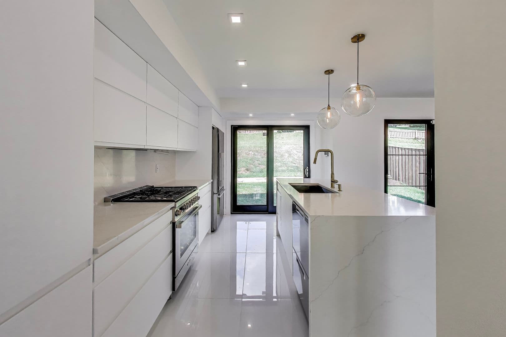 Kensington House: 3715 Astoria Rd