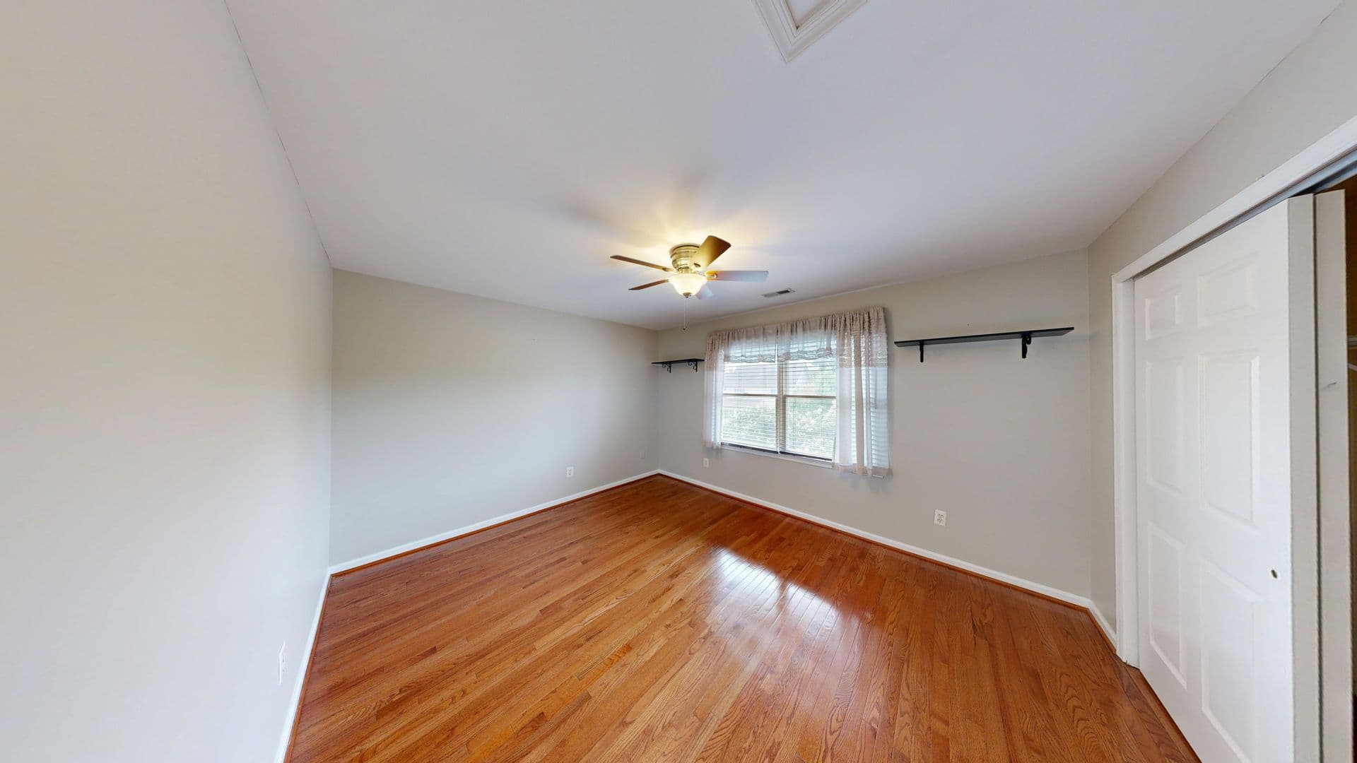 Ashburn House: 43799 Abbott Place