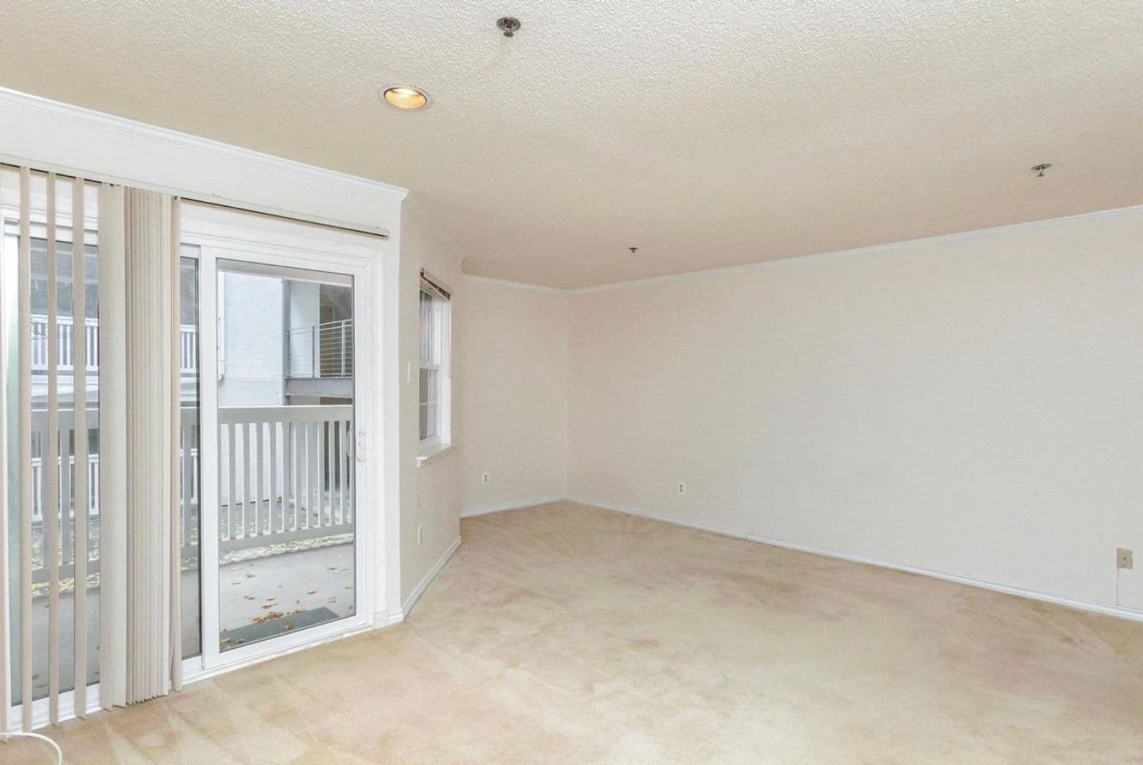 Mclean Condo: 1504 Lincoln Way