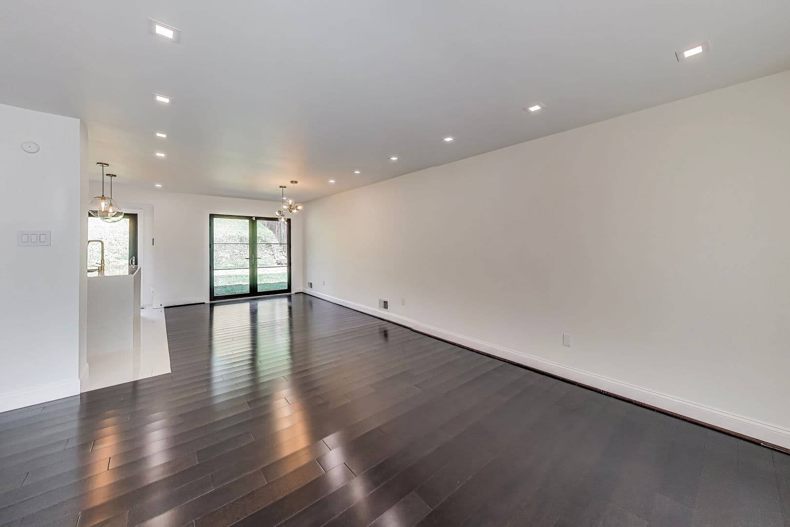 Kensington House: 3715 Astoria Rd