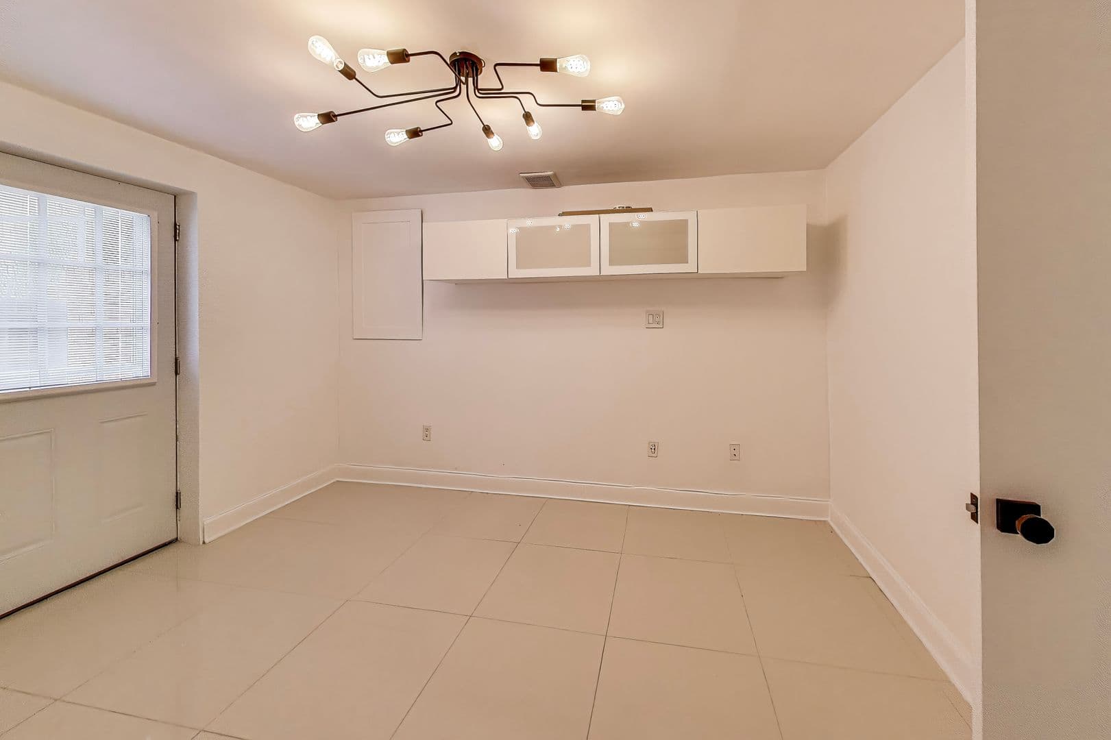 Kensington House: 3715 Astoria Rd