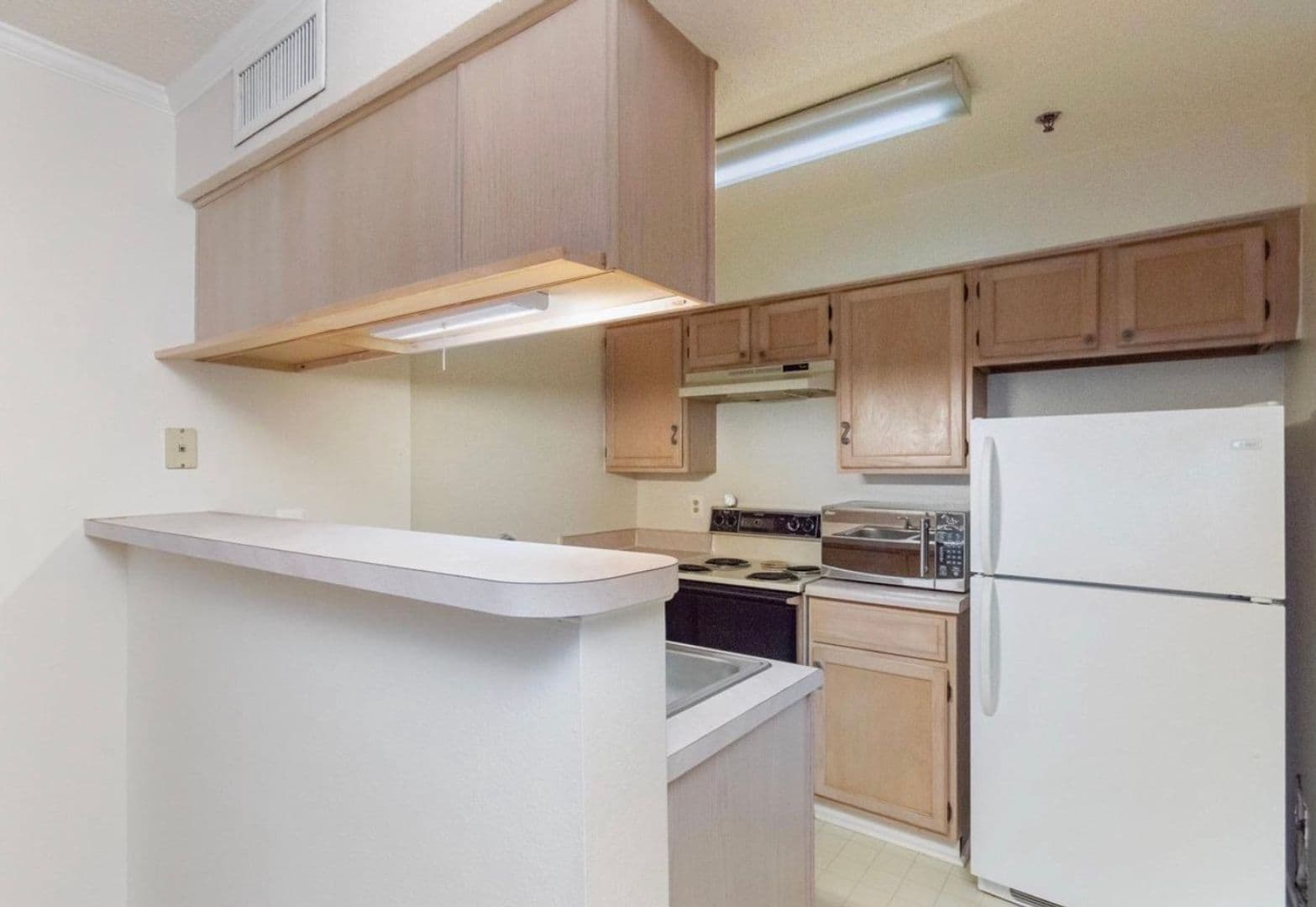 Mclean Condo: 1504 Lincoln Way