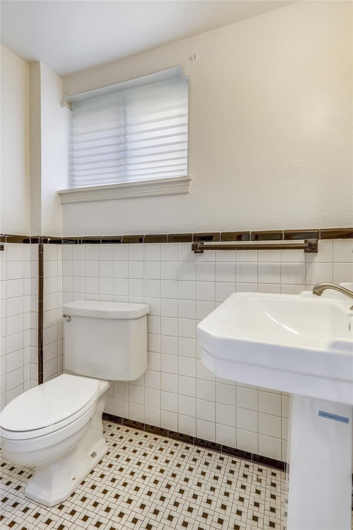 Chevy Chase House: 3303 Winnett Road