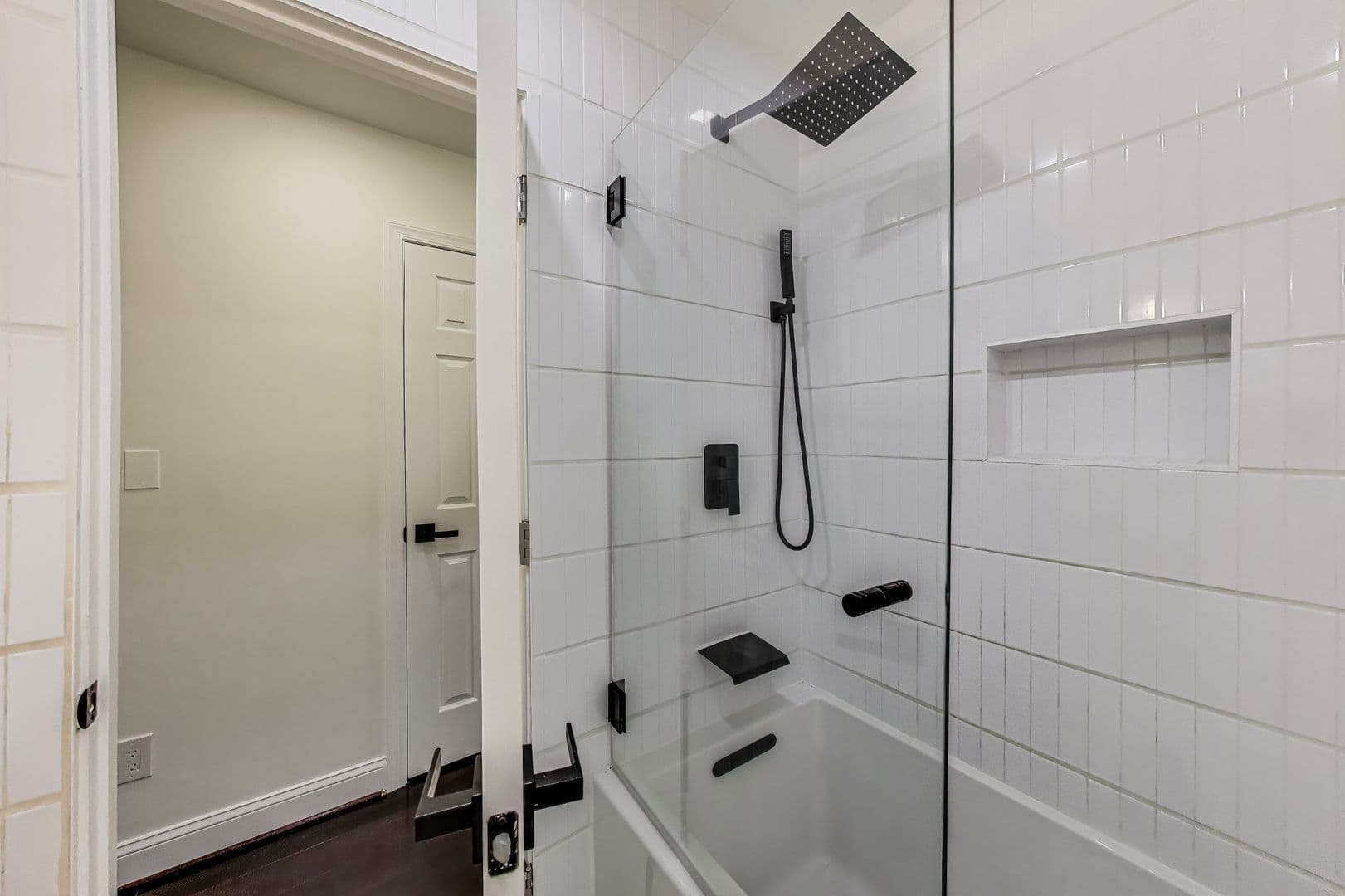 Kensington House: 3715 Astoria Rd