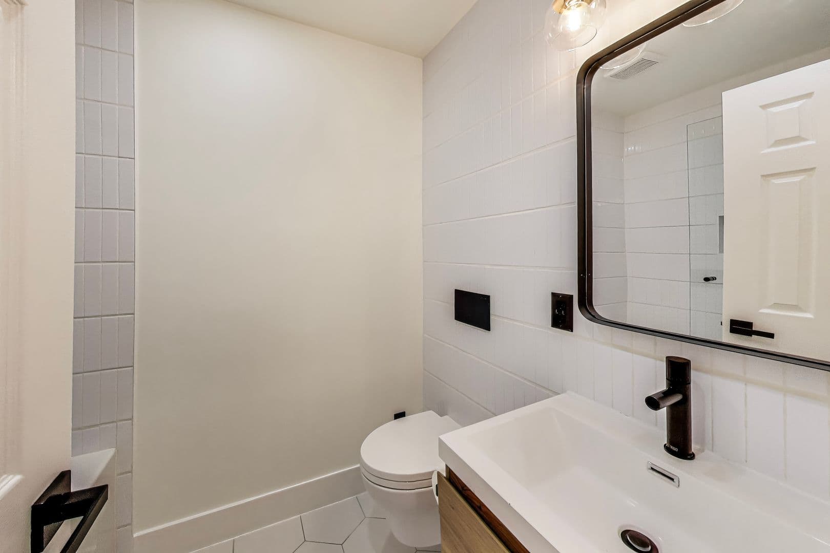 Kensington House: 3715 Astoria Rd