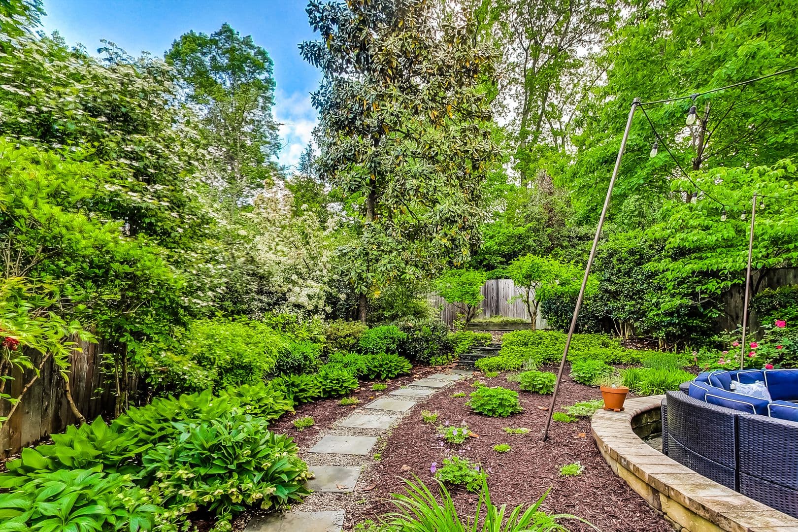 Washington House: 4831 Calvert St NW