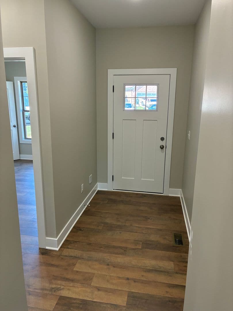 Vine Grove House: 102 Twin Lakes Drive