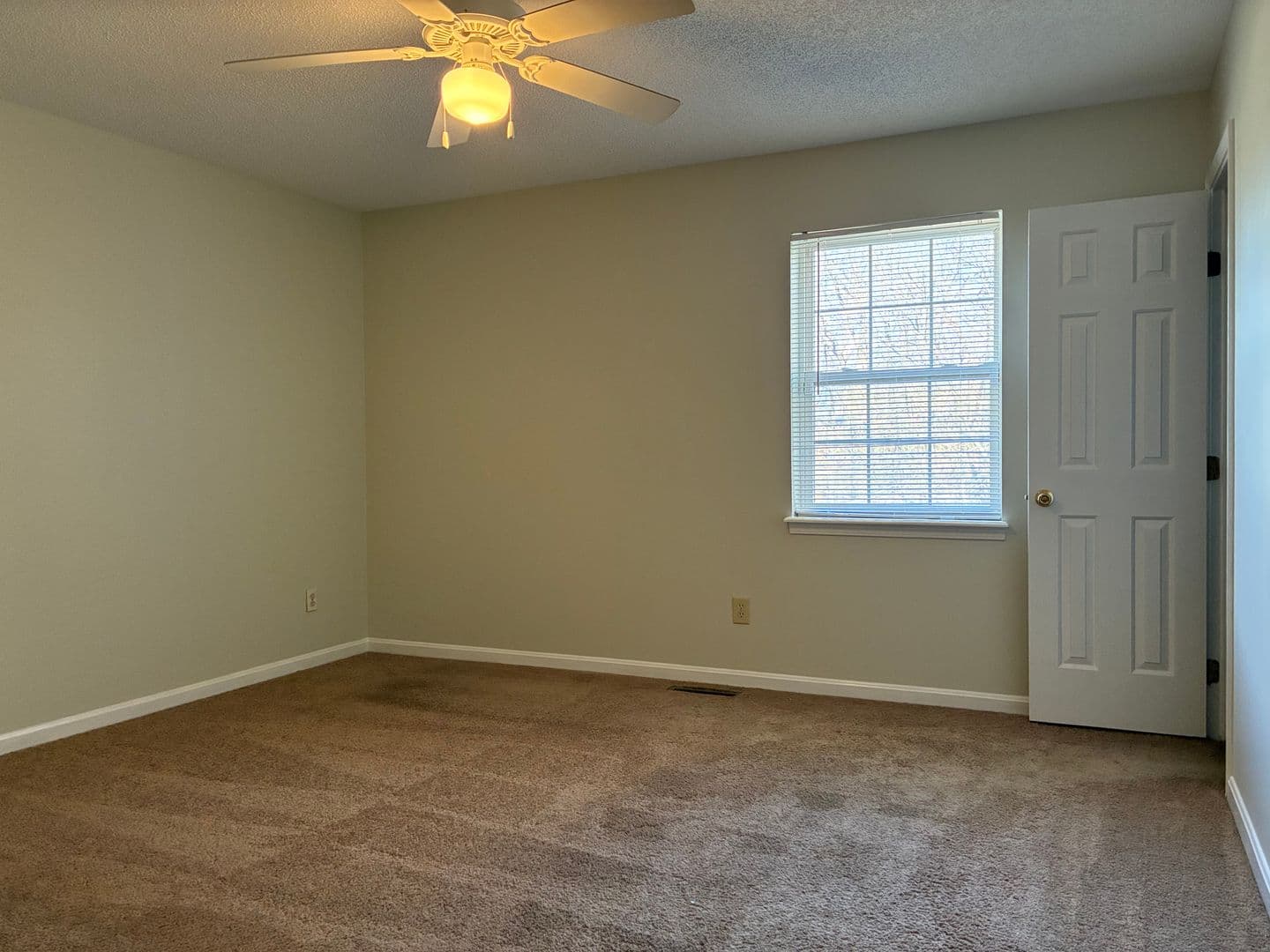 Elizabethtown House: 1331 AmandaJo Drive