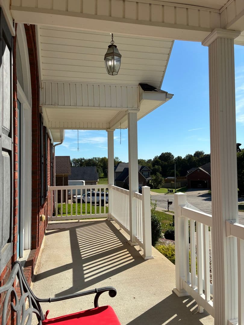 Vine Grove House: 117 Victory Lake Drive
