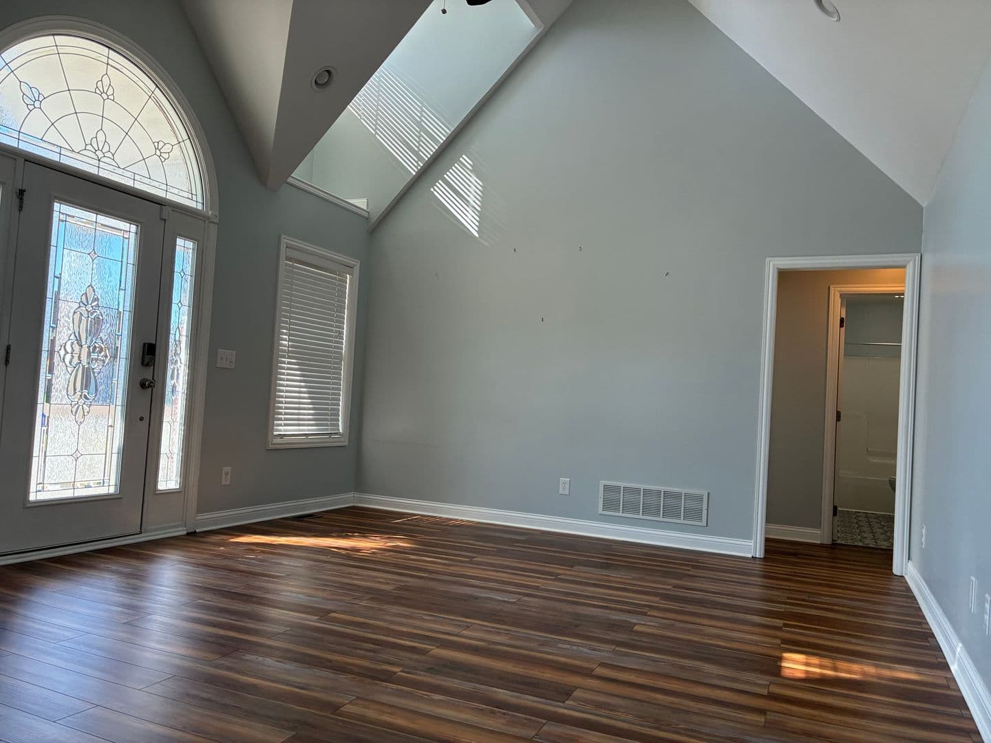 Vine Grove House: 117 Victory Lake Drive