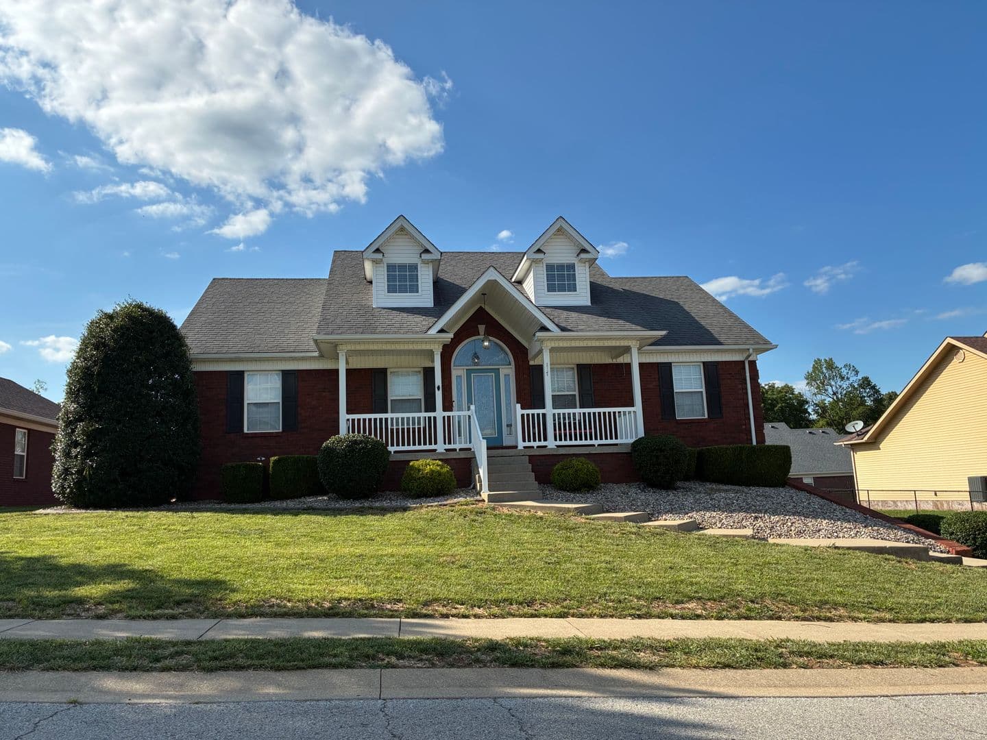 Vine Grove House: 117 Victory Lake Drive
