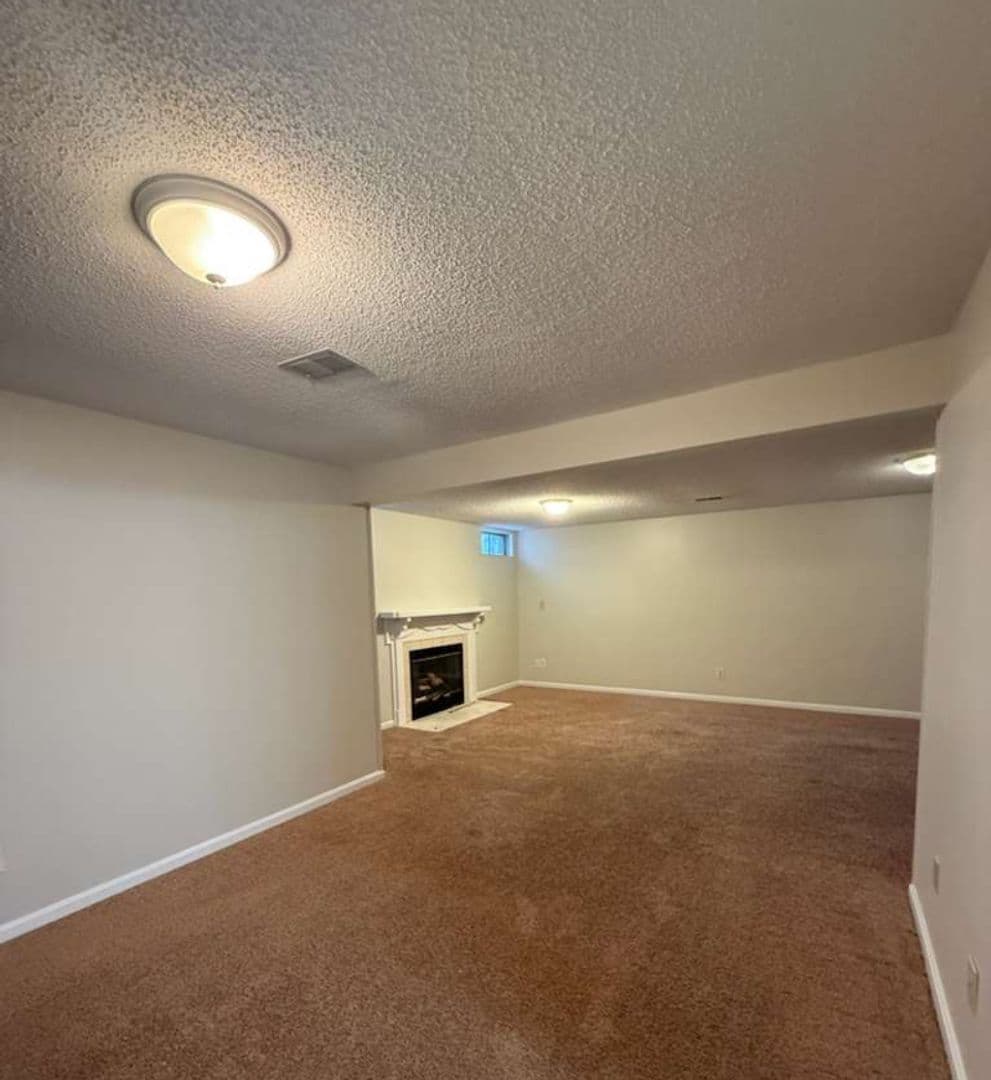 Elizabethtown House: 1331 AmandaJo Drive