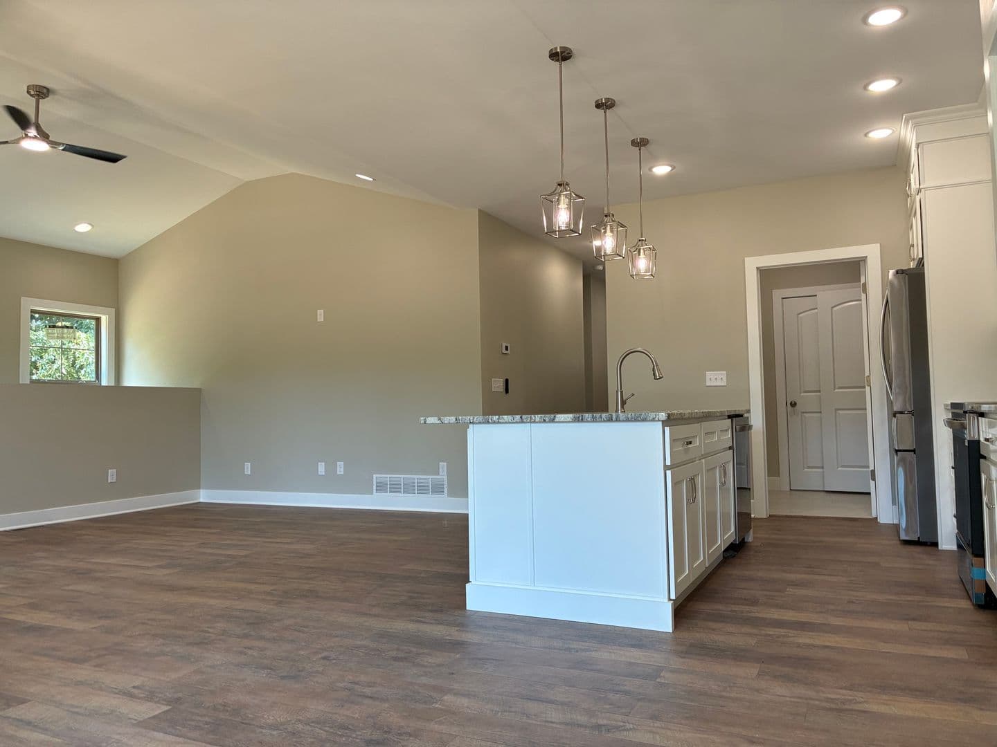 Vine Grove House: 102 Twin Lakes Drive