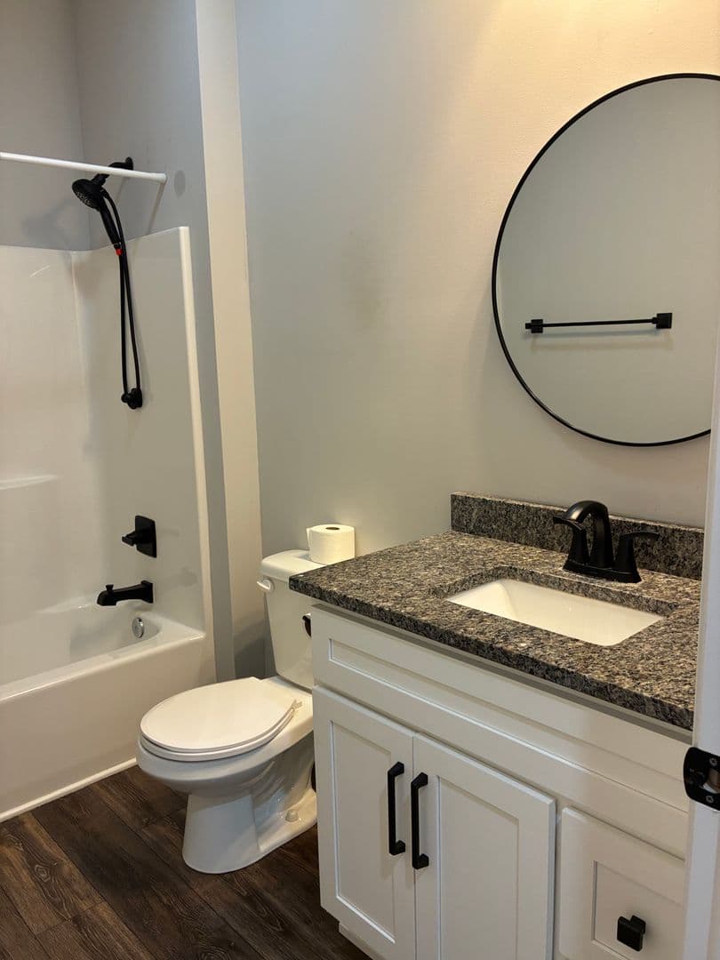 Vine Grove House: 100 Lowball Lane