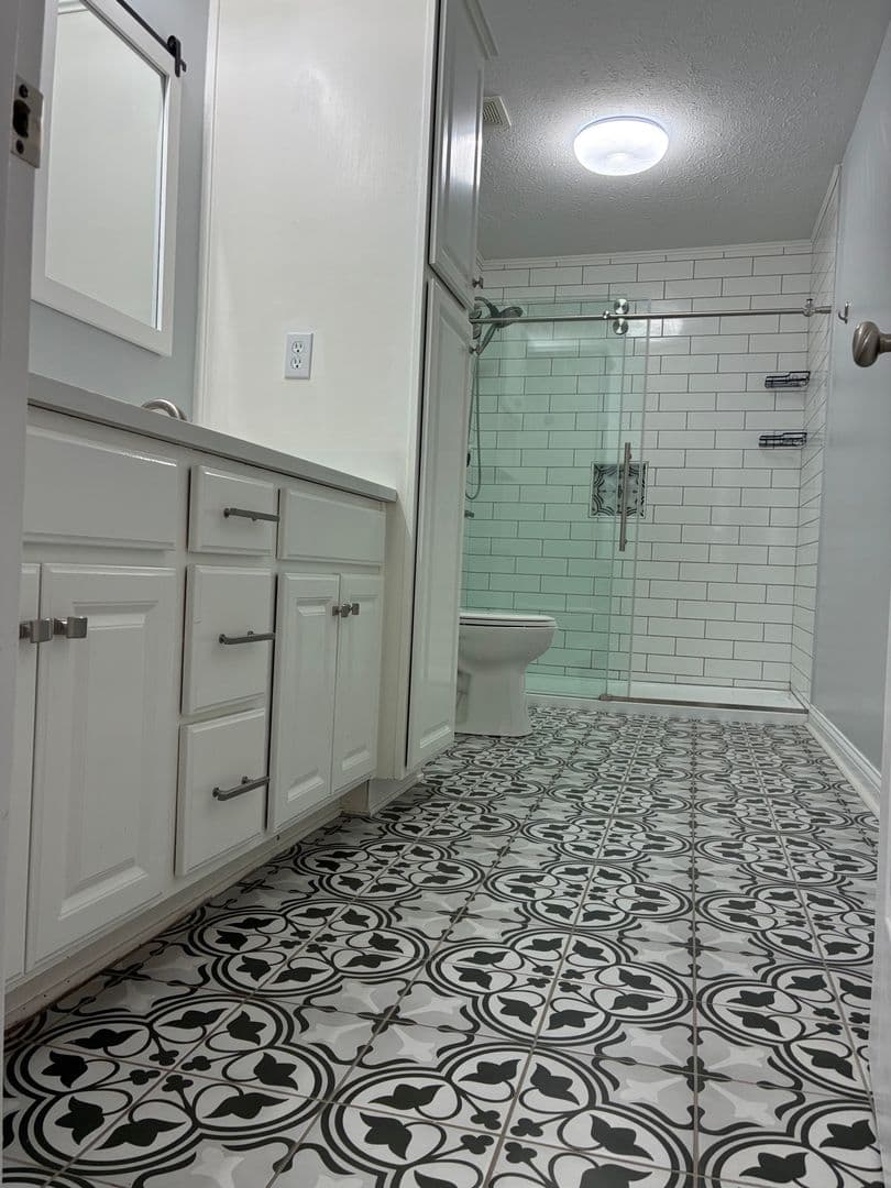 Vine Grove House: 117 Victory Lake Drive