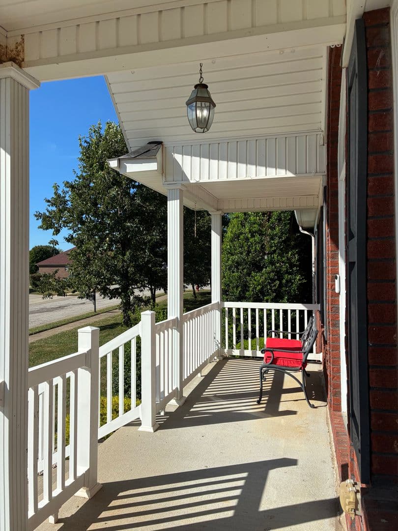 Vine Grove House: 117 Victory Lake Drive