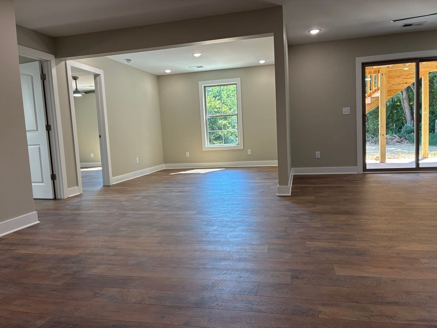Vine Grove House: 102 Twin Lakes Drive