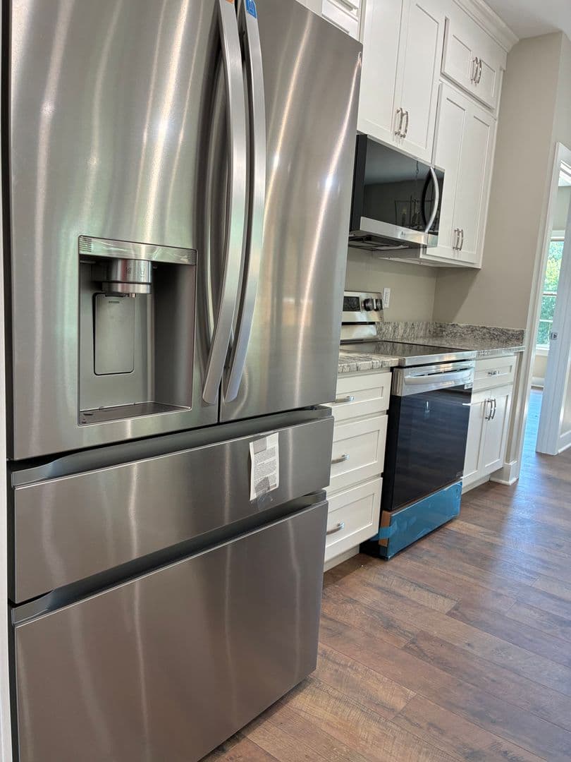 Vine Grove House: 102 Twin Lakes Drive