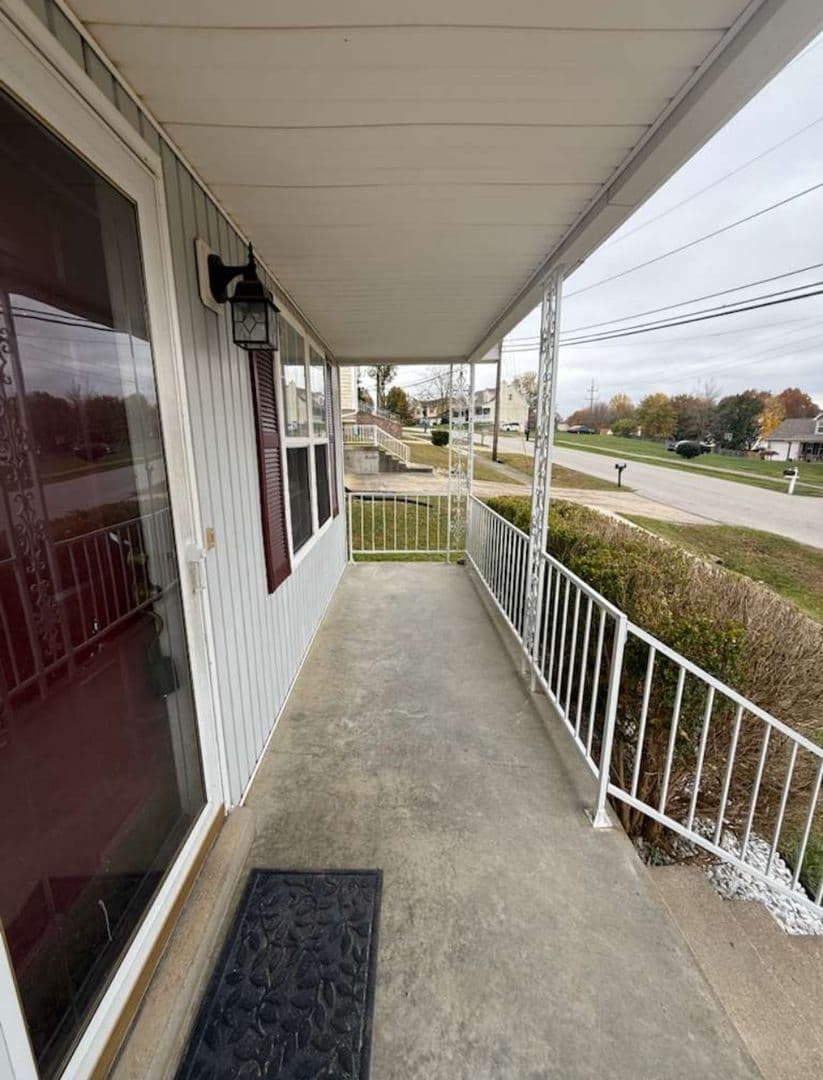 Elizabethtown House: 1331 AmandaJo Drive