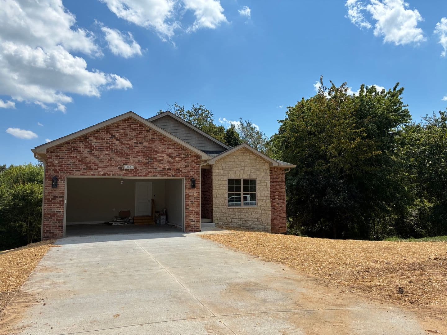 Vine Grove House: 102 Twin Lakes Drive