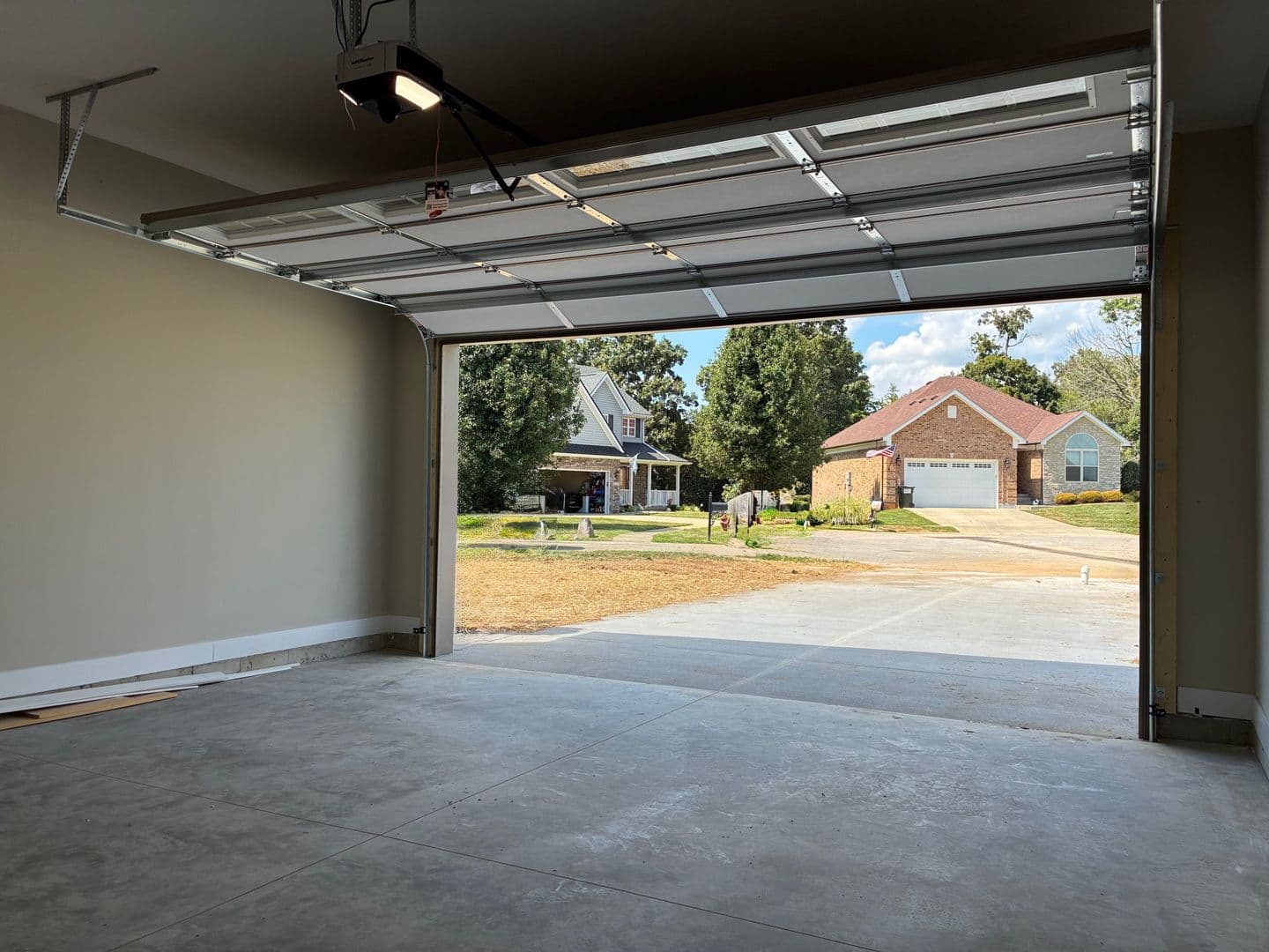 Vine Grove House: 102 Twin Lakes Drive