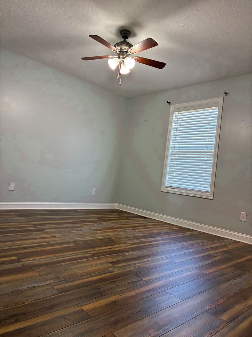 Vine Grove House: 117 Victory Lake Drive