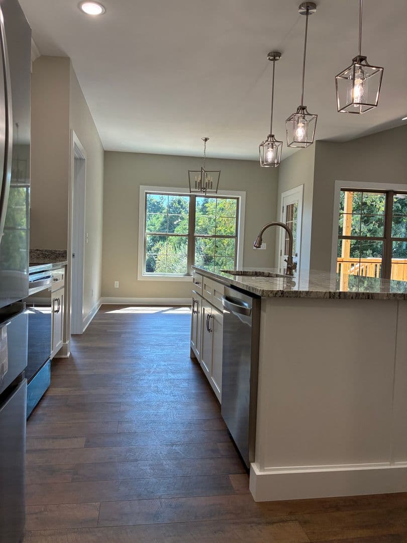 Vine Grove House: 102 Twin Lakes Drive