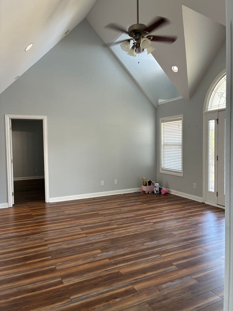 Vine Grove House: 117 Victory Lake Drive