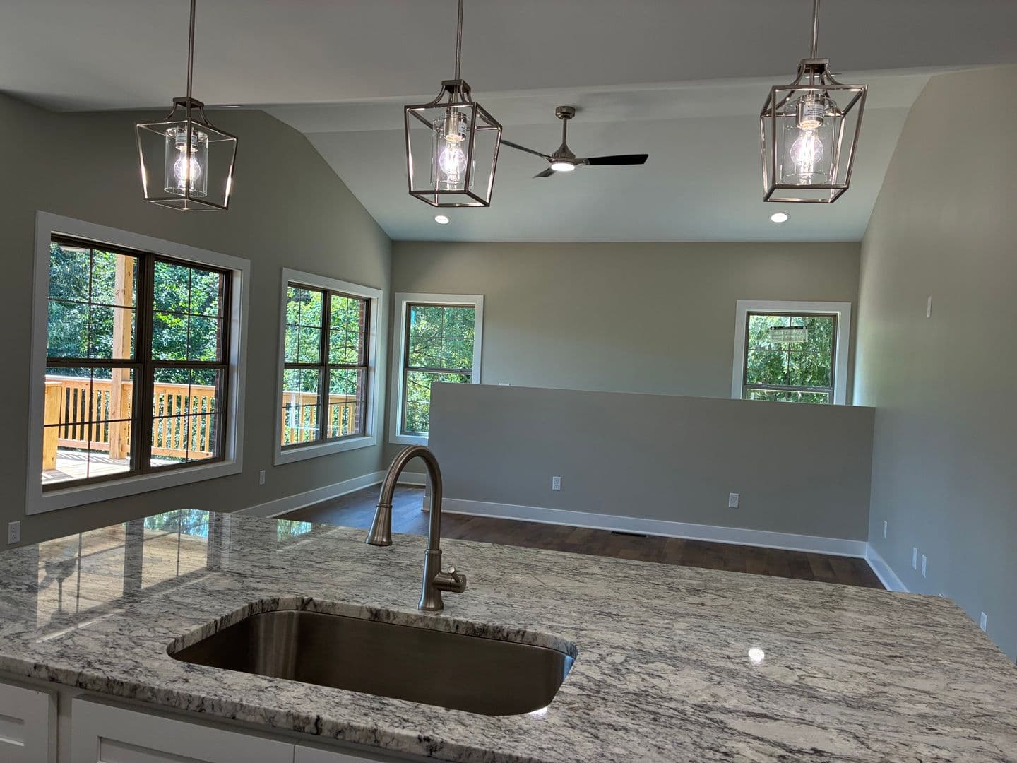 Vine Grove House: 102 Twin Lakes Drive