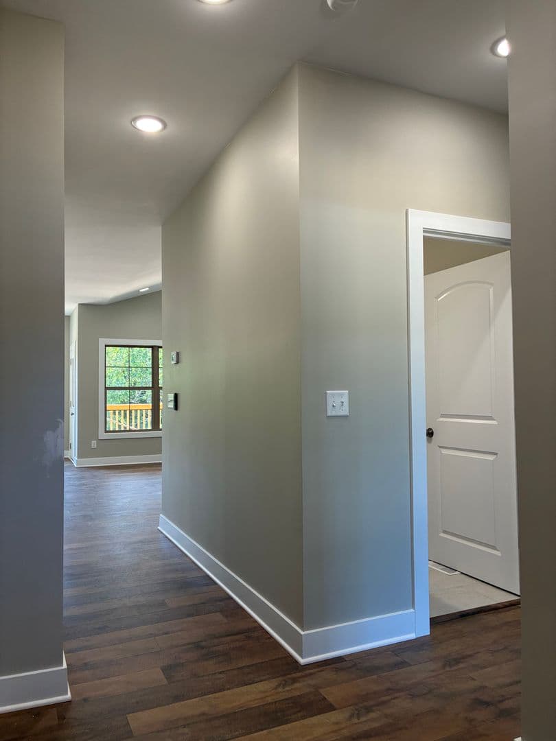 Vine Grove House: 102 Twin Lakes Drive